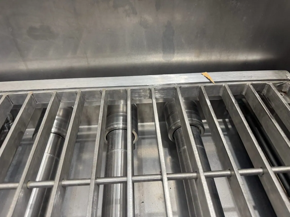 Rod resonators standing in an EVS 300 ultrasonic tank