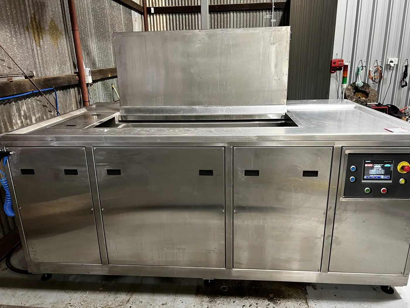 Misonics EVS 800 industrial ultrasonic cleaner in a mine workshop