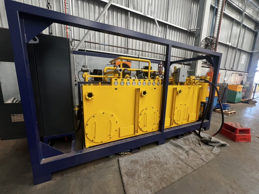 HFU 600 being commissioned &mdash; three fluid tanks, pump set and gauge panel in the bunded transport frame