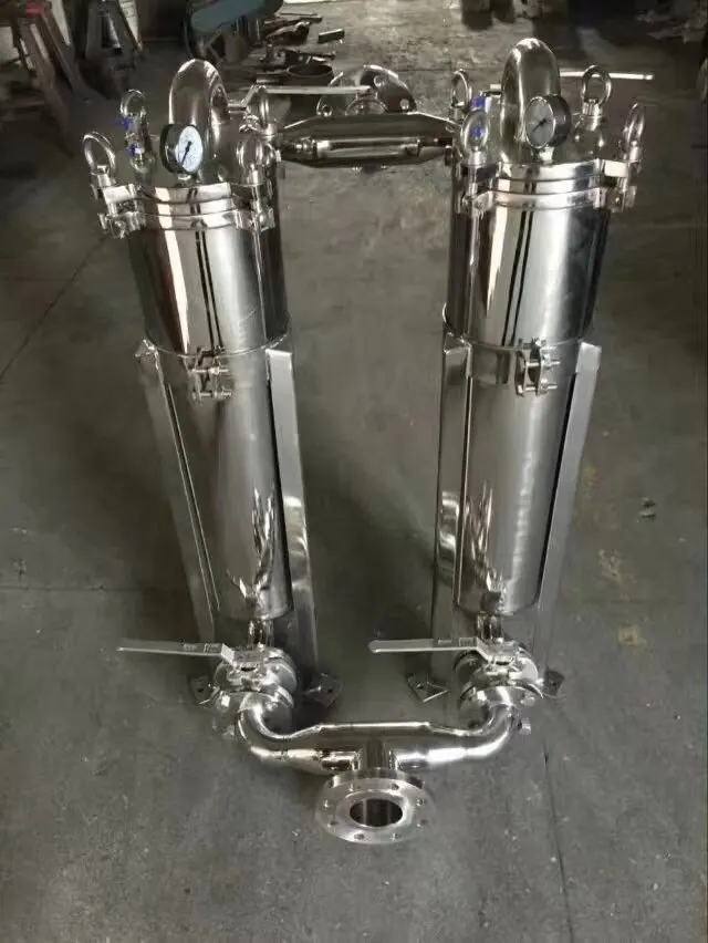 Duplex filter housing pair on a common manifold