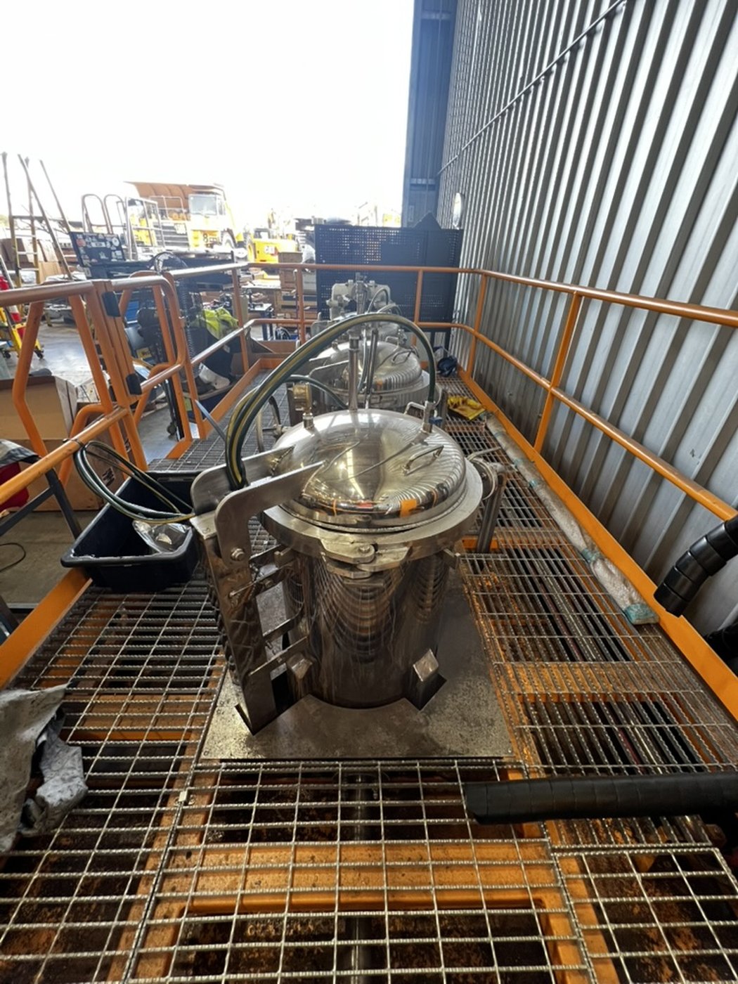 Filter housing from above — domed lid, clamp ring and tie-rods