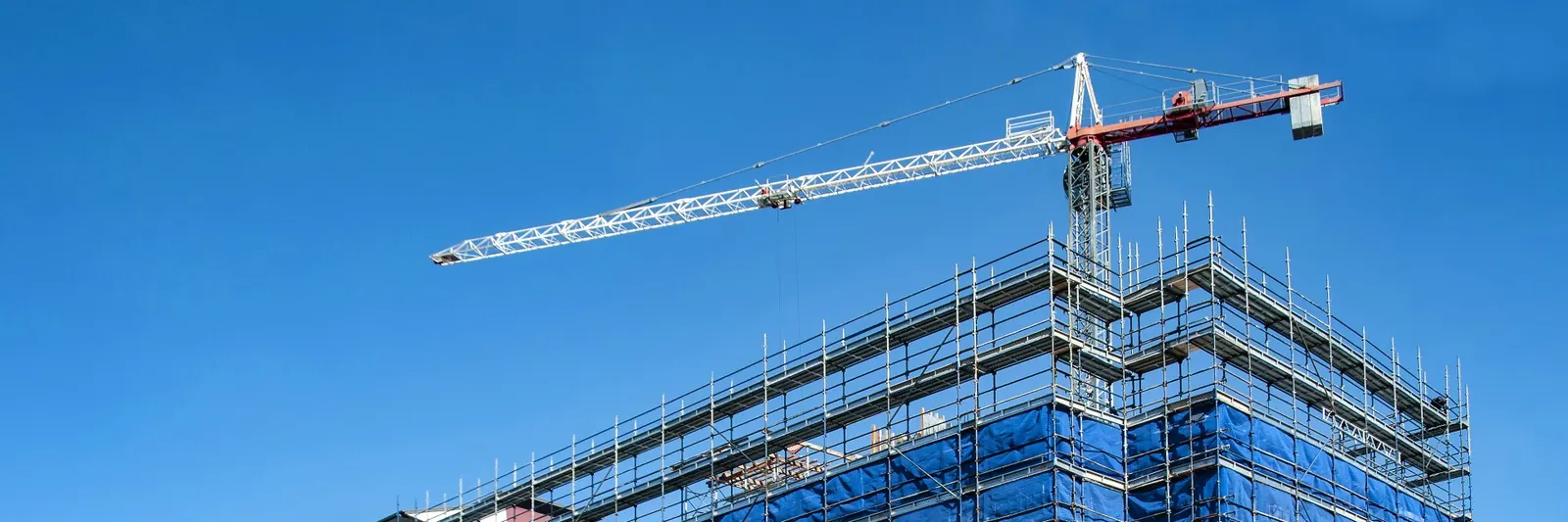 Tower crane over a building under construction