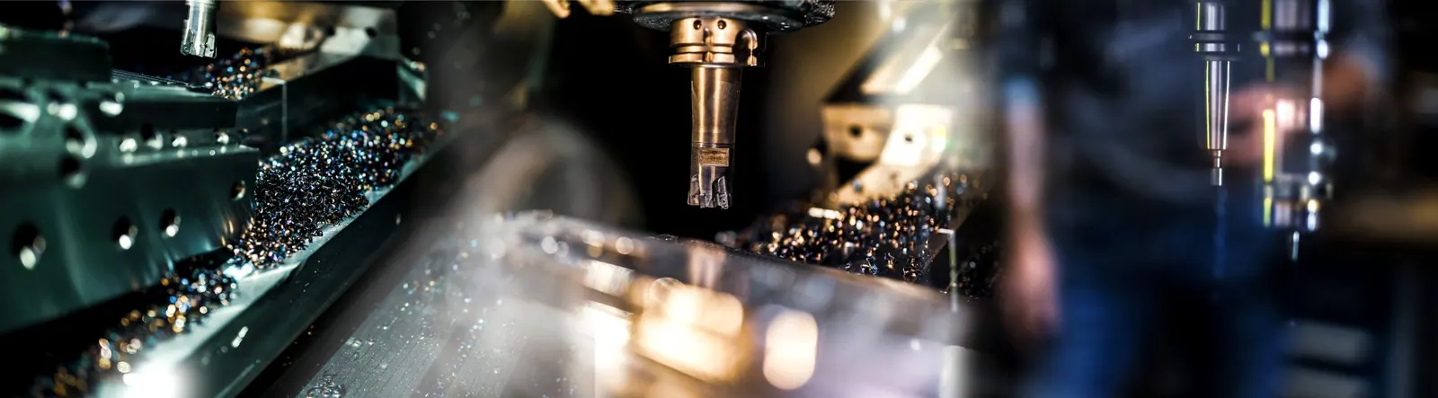 Machining cell in a manufacturing plant