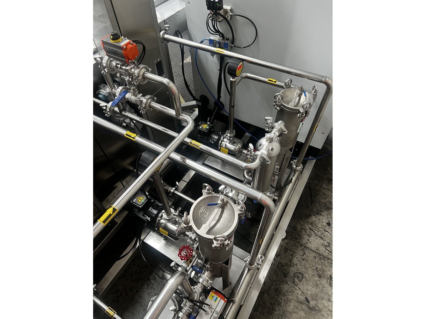 Filtration manifold on a Misonics Sono L-130 — filter housing, pump and valves