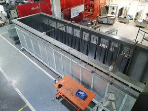 UltraMax HX 6 — a tank on the floor during build